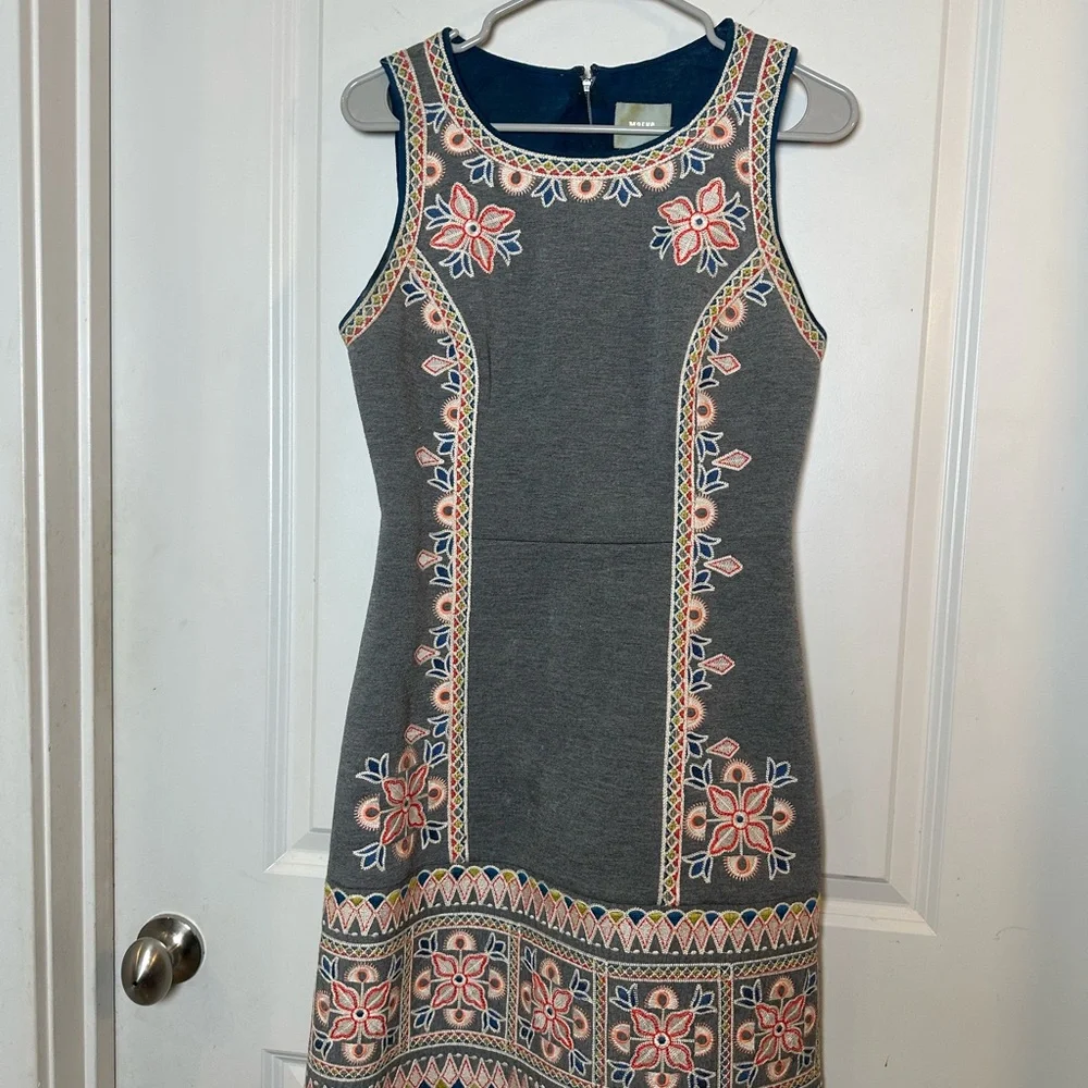 Anthropologie Maeve Floral Embroidered Neoprene Sleeveless Shift Grey Dress, 8